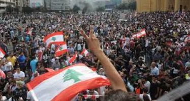 الحراك في لبنان: ثورة ملونة أم انتفاضة مطلبية